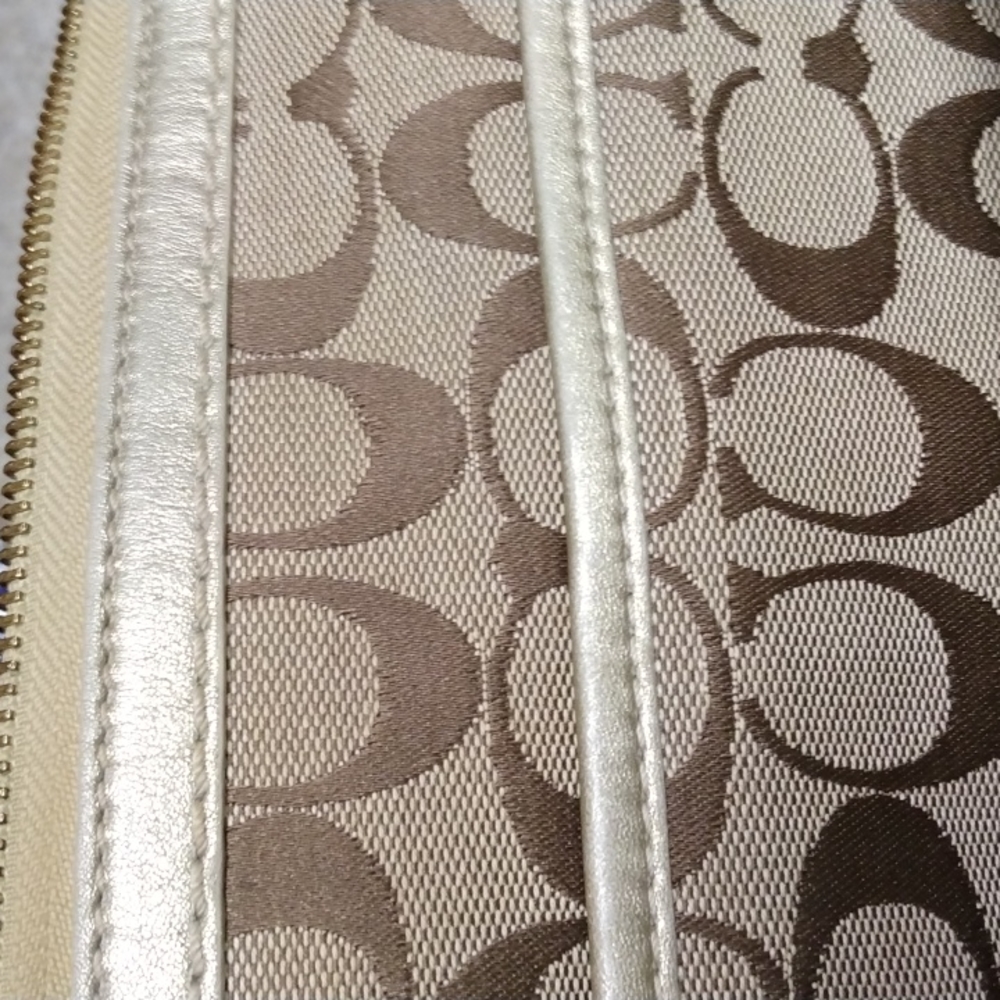 Coach Handbag - Picture 4 of 9